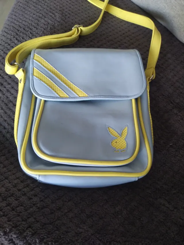Bolso y monedero azul y amarillo conejito play Boy