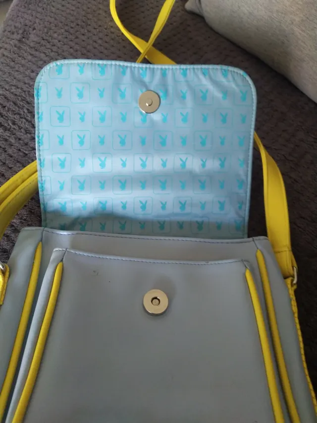 Bolso y monedero azul y amarillo conejito play Boy