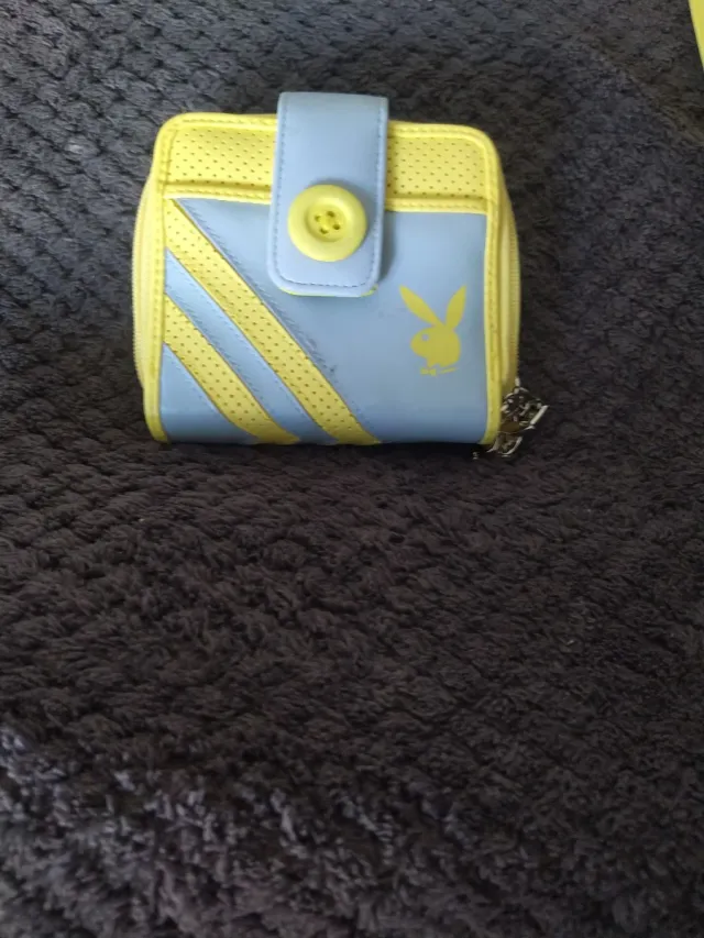 Bolso y monedero azul y amarillo conejito play Boy