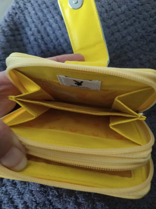 Bolso y monedero azul y amarillo conejito play Boy