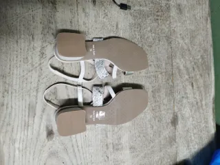 Sandalias Mascaró tacón blanco y dorado