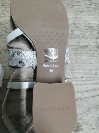 Sandalias Mascaró tacón blanco y dorado