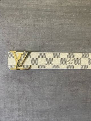 Cintura a scacchi bianca e grigia con fibia grigia