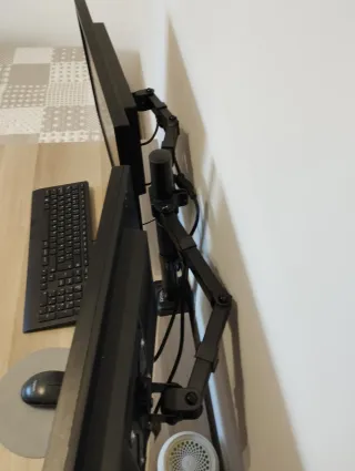 Ordenador con escritorio