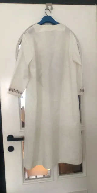 Abito bianco ricamato