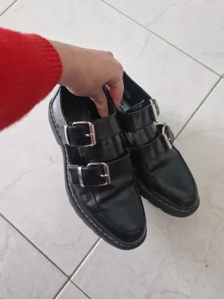 Mocassini Cult neri con fibbie