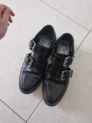 Mocassini Cult neri con fibbie