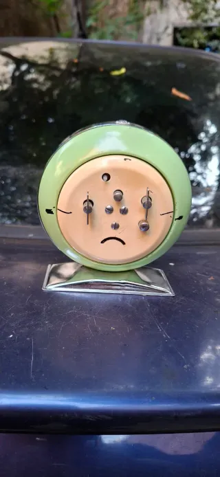 Sveglia vintage con gallina e pulcini