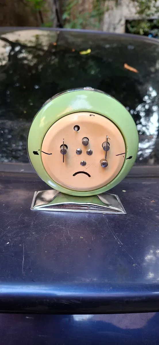 Sveglia vintage con gallina e pulcini