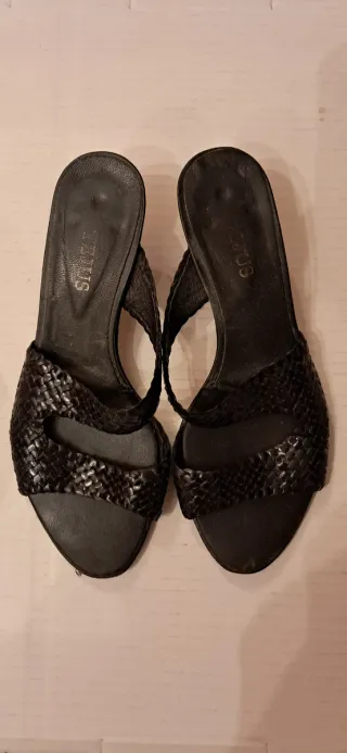 Sandalias negras trenzadas