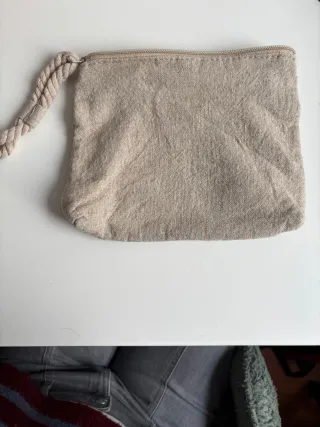 Neceser de playa beige con cuerda