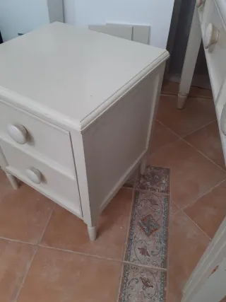 Mesita de noche madera beige