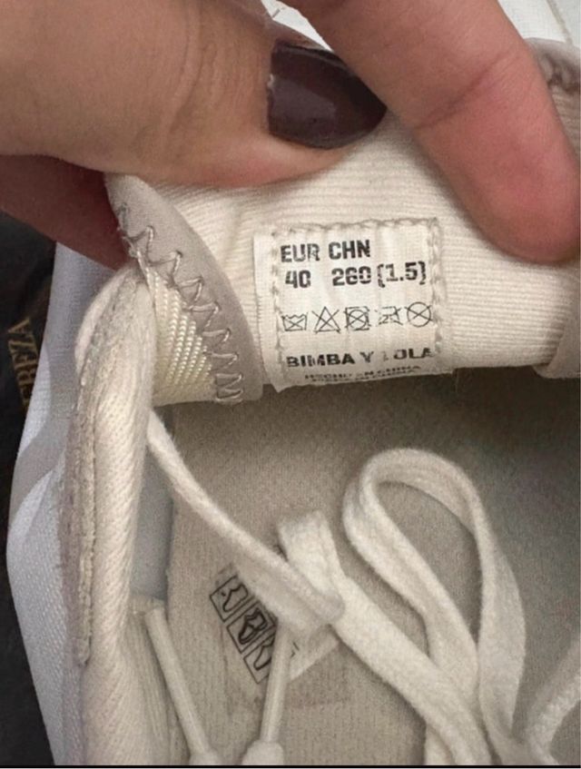 Zapatillas Bimba y Lola Beige y Blancas