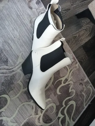 Botines blancos con tacón