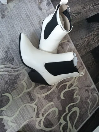 Botines blancos con tacón