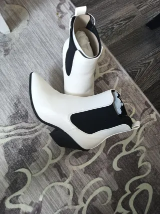 Botines blancos con tacón