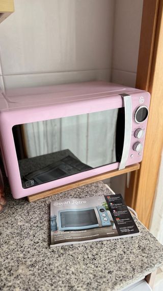 Microondas Retro Rosa Swan