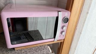 Microondas Retro Rosa Swan