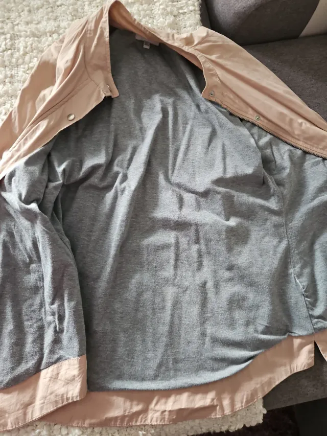 Gabardina Stradivarius rosa mujer