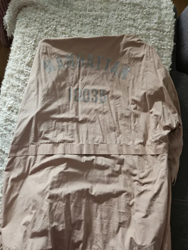 Gabardina Stradivarius rosa mujer