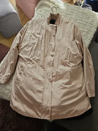 Gabardina Stradivarius rosa mujer