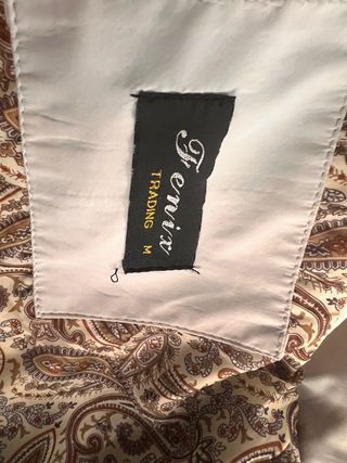 Gabardina corta con capucha