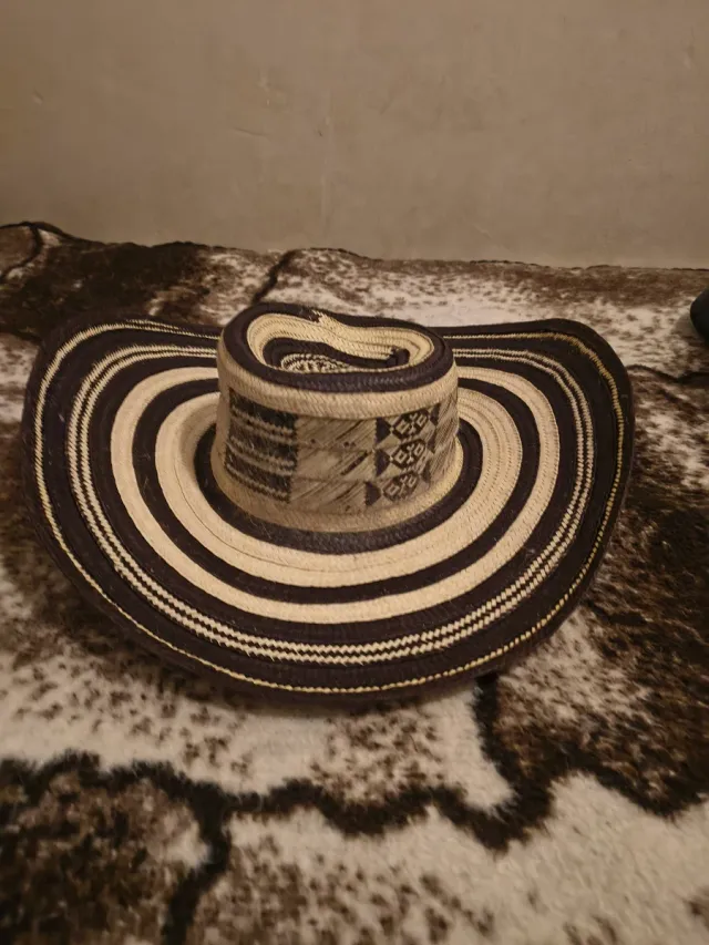 Sombrero Cafetero Beige y Negro(Colombia original)