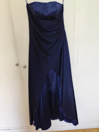 Vestido de fiesta azul con pedrería
