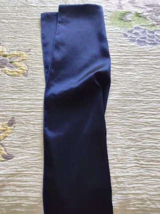 Vestido de fiesta azul con pedrería