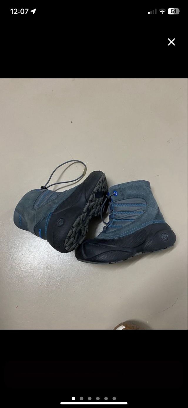 Botas térmicas azules y negras