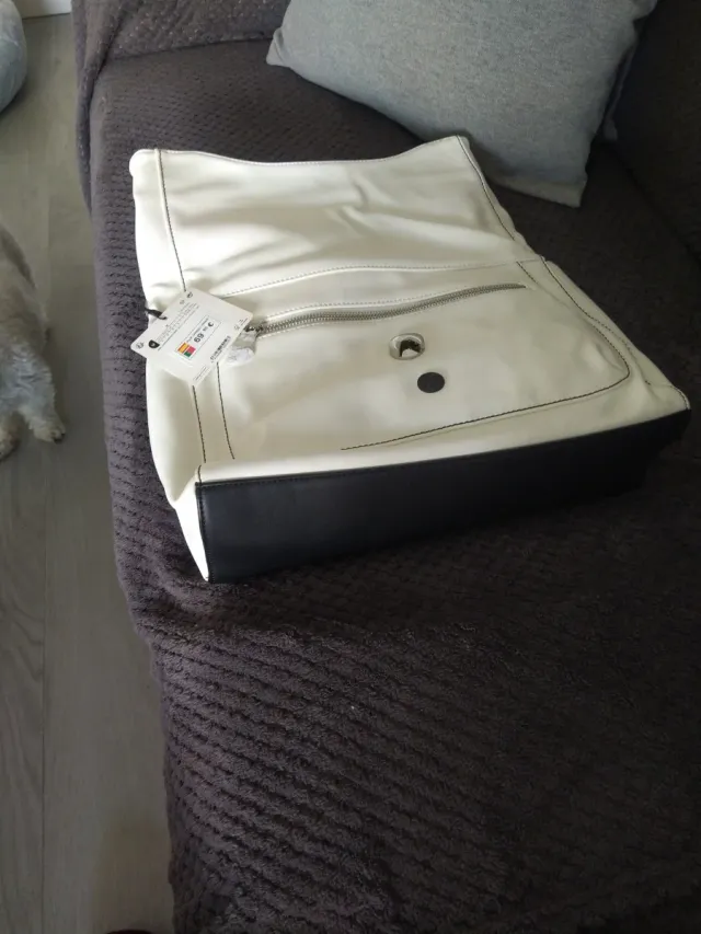 Bolso Desigual blanco con detalles negros