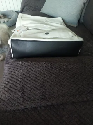 Bolso Desigual blanco con detalles negros