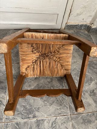 Silla antigua de anea madera y yute