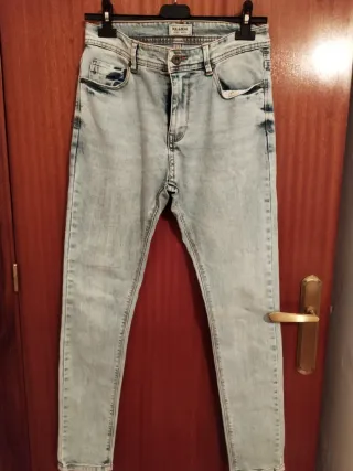 Pantalones vaqueros Pull&Bear desgastados