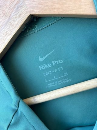 Top Nike Pro manga larga verde