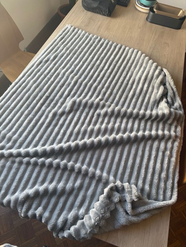 Manta frazada polar gris