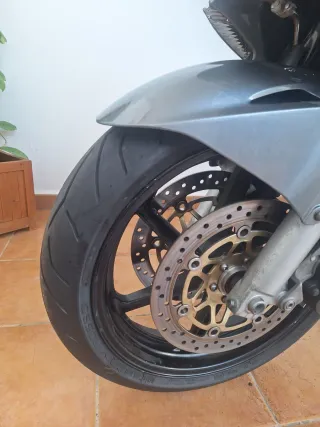 Moto Honda VFR Gris