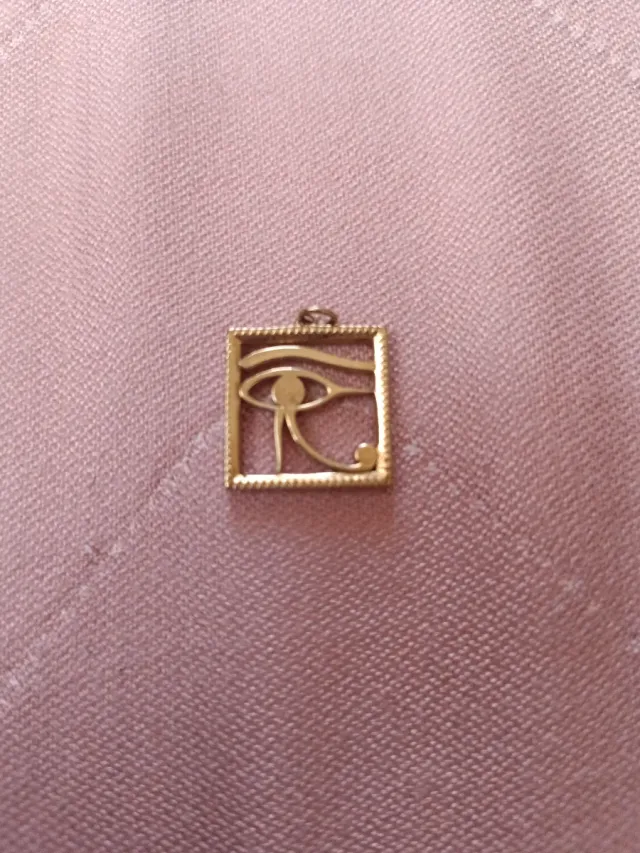 Colgante Ojo de Horus en oro