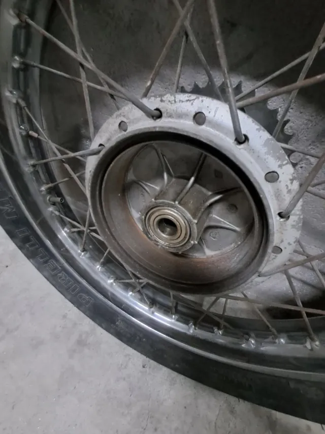 Rueda Trasera 18" Yamaha SR 250 Special