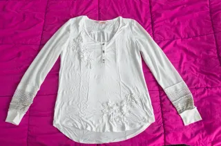 Camiseta blanca manga larga con bordados