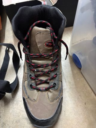 Botas de montaña para hombre. Talla 42