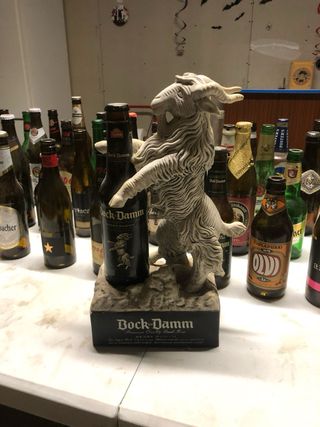 Collezione di Bottiglie di Vetro Vuote di Varie Marche