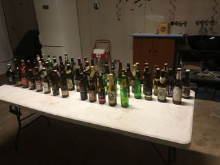 Collezione di Bottiglie di Vetro Vuote di Varie Marche