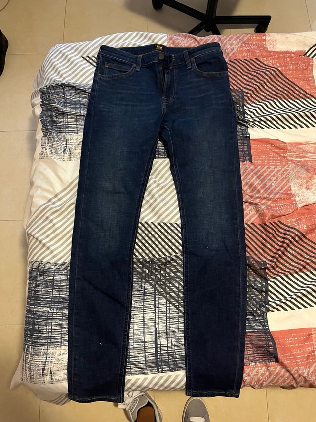 vendo varios pantalones algunos vaqueros y chandal