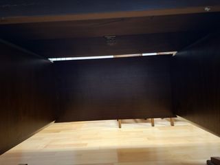 Mesa de nogal con 2 cajoneras