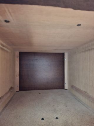 Mesa de nogal con 2 cajoneras