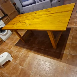Mesa de madera rústica