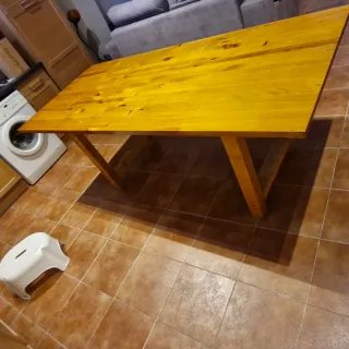 Mesa de madera rústica
