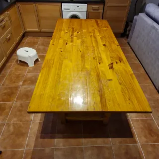Mesa de madera rústica