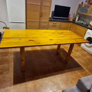 Mesa de madera rústica